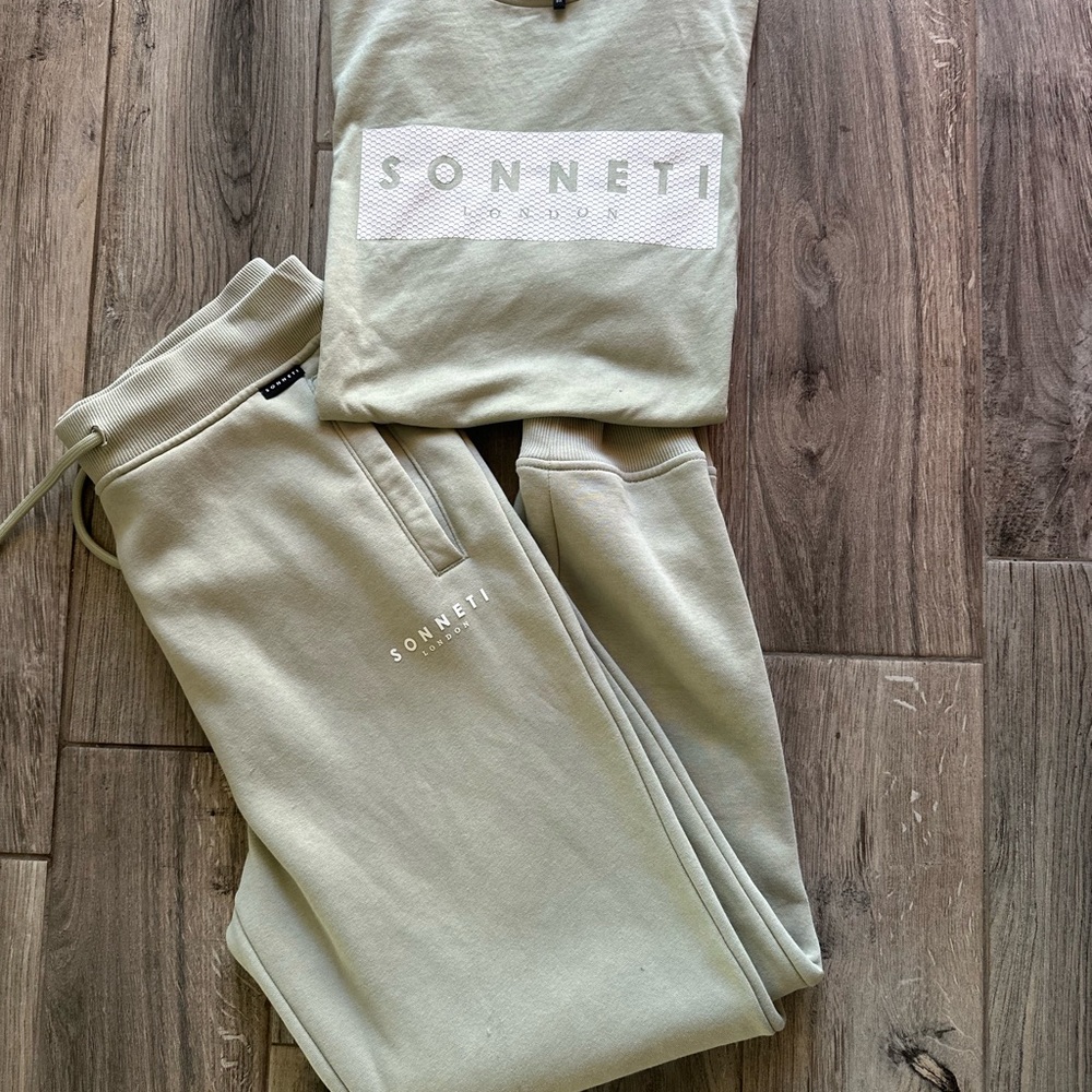 London Men's Green T-Shirt
